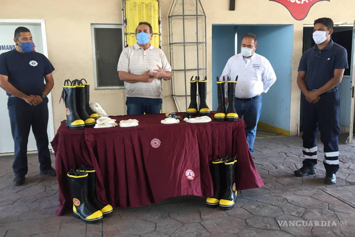 Patronato entrega equipo de seguridad a Bomberos de Monclova