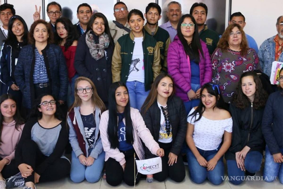 Usar estiércol para elaborar papel; proyecto de jóvenes mexicanos