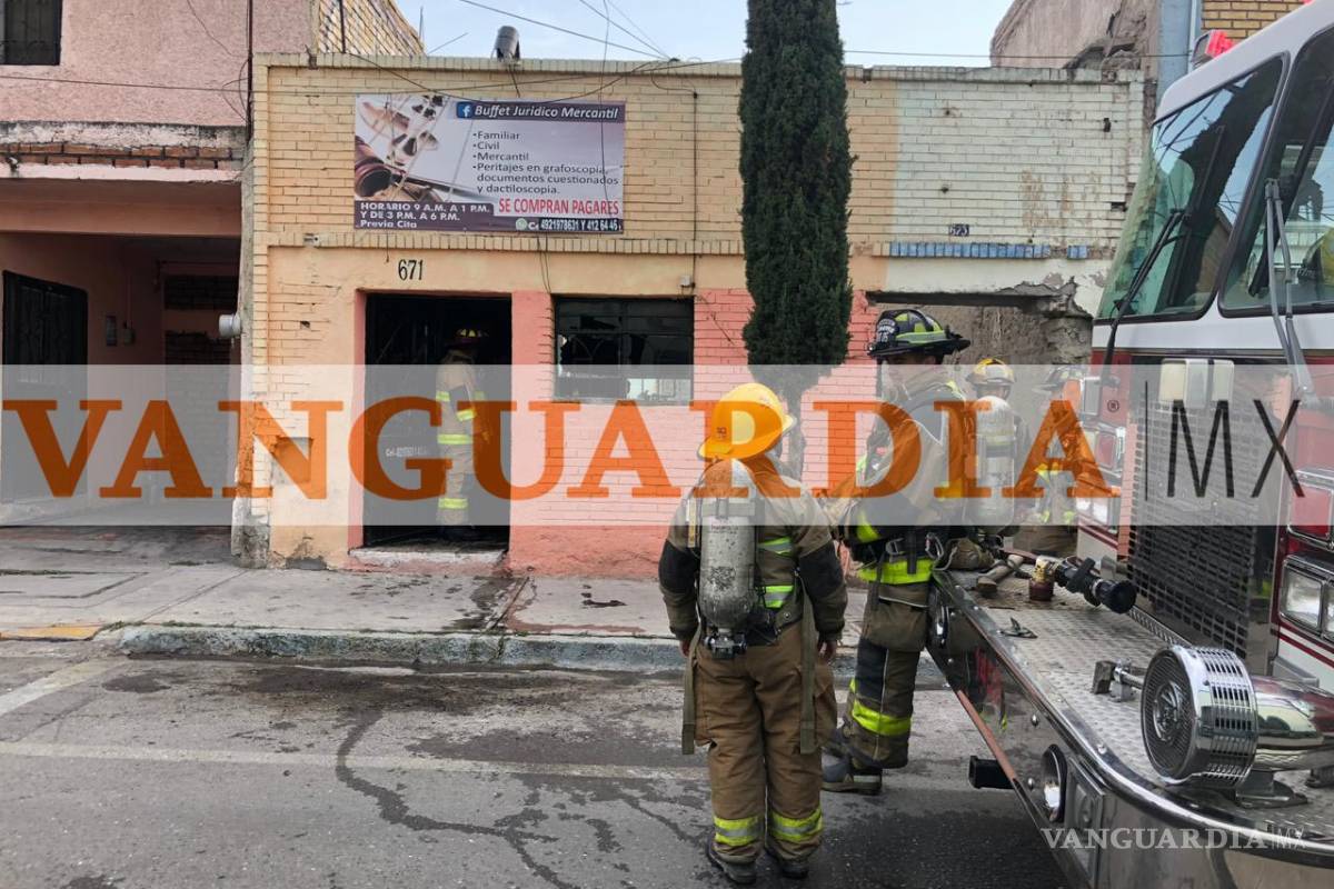 Incendio causa daños a despacho jurídico en el centro de Saltillo