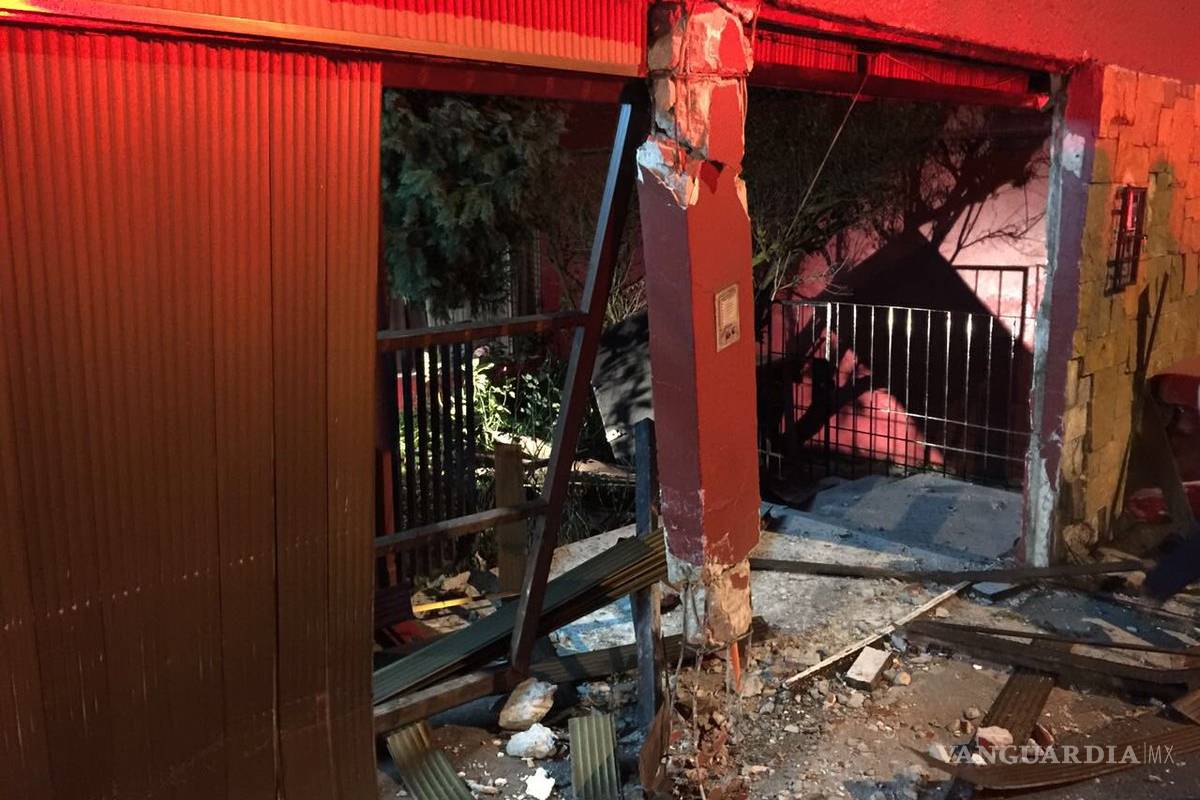 Persona ebria destruye fachada de la casa de Enrique Guzmán