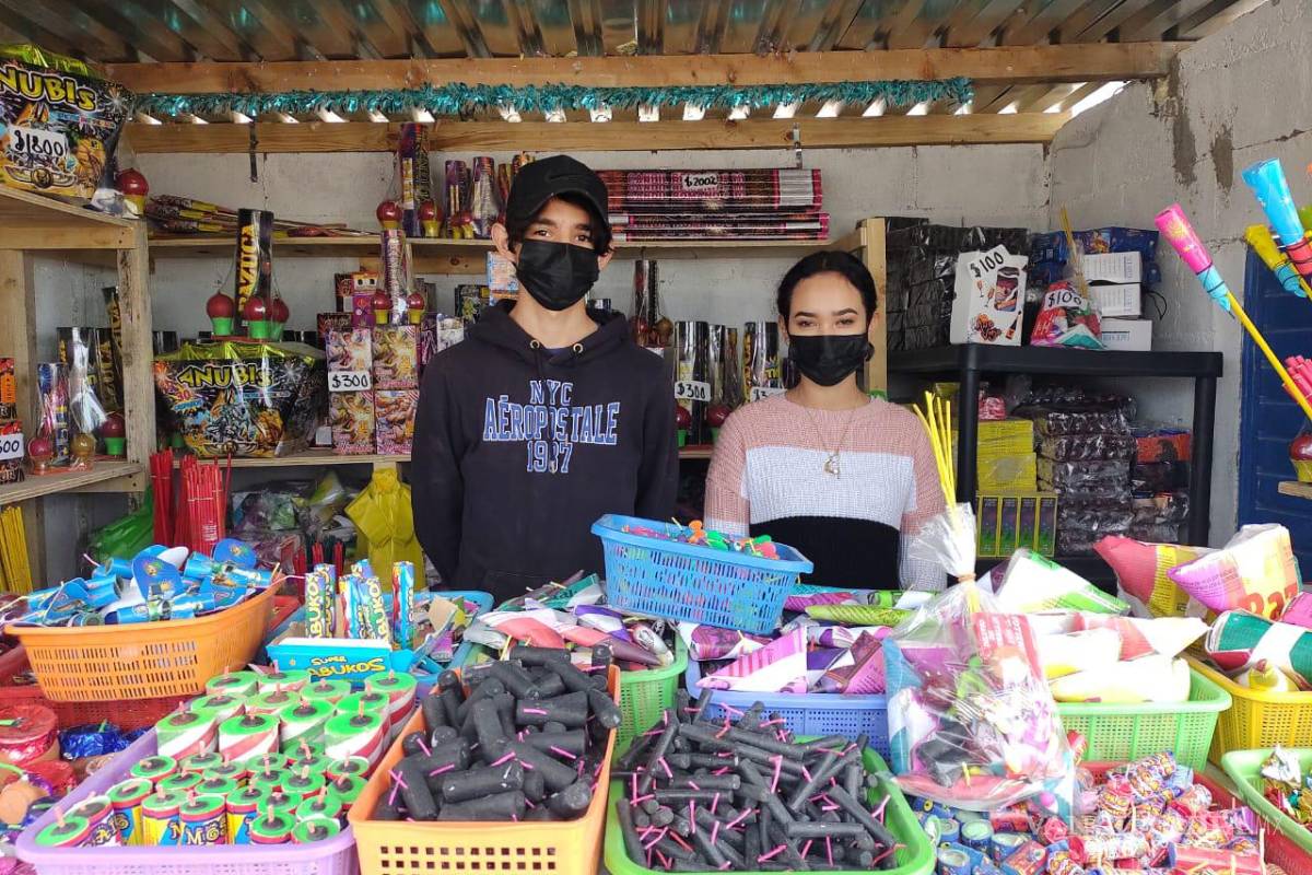 ¡Buenos, baratos y para toda ocasión! Así llegó la Feria del Cohete a Arteaga