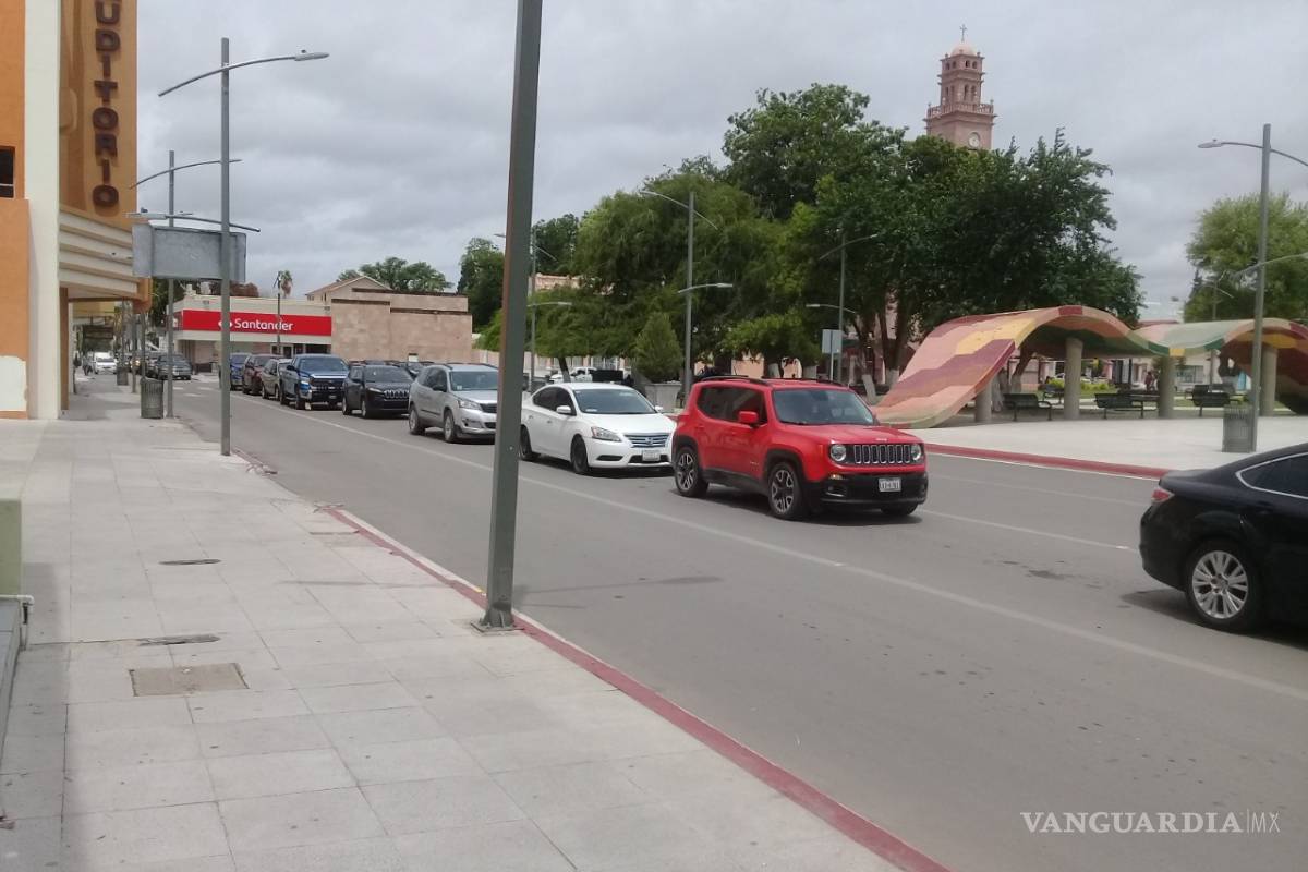 Saturan paisanos puentes internacionales al retornar a EU por asueto de fin de semana