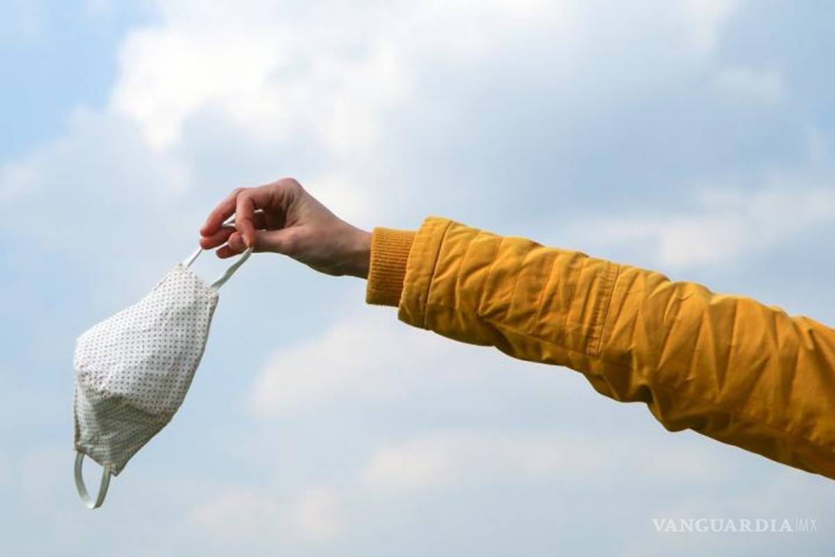 ¡Adiós al cubrebocas!... Ya no es obligatorio usarlo en aviones y aeropuertos