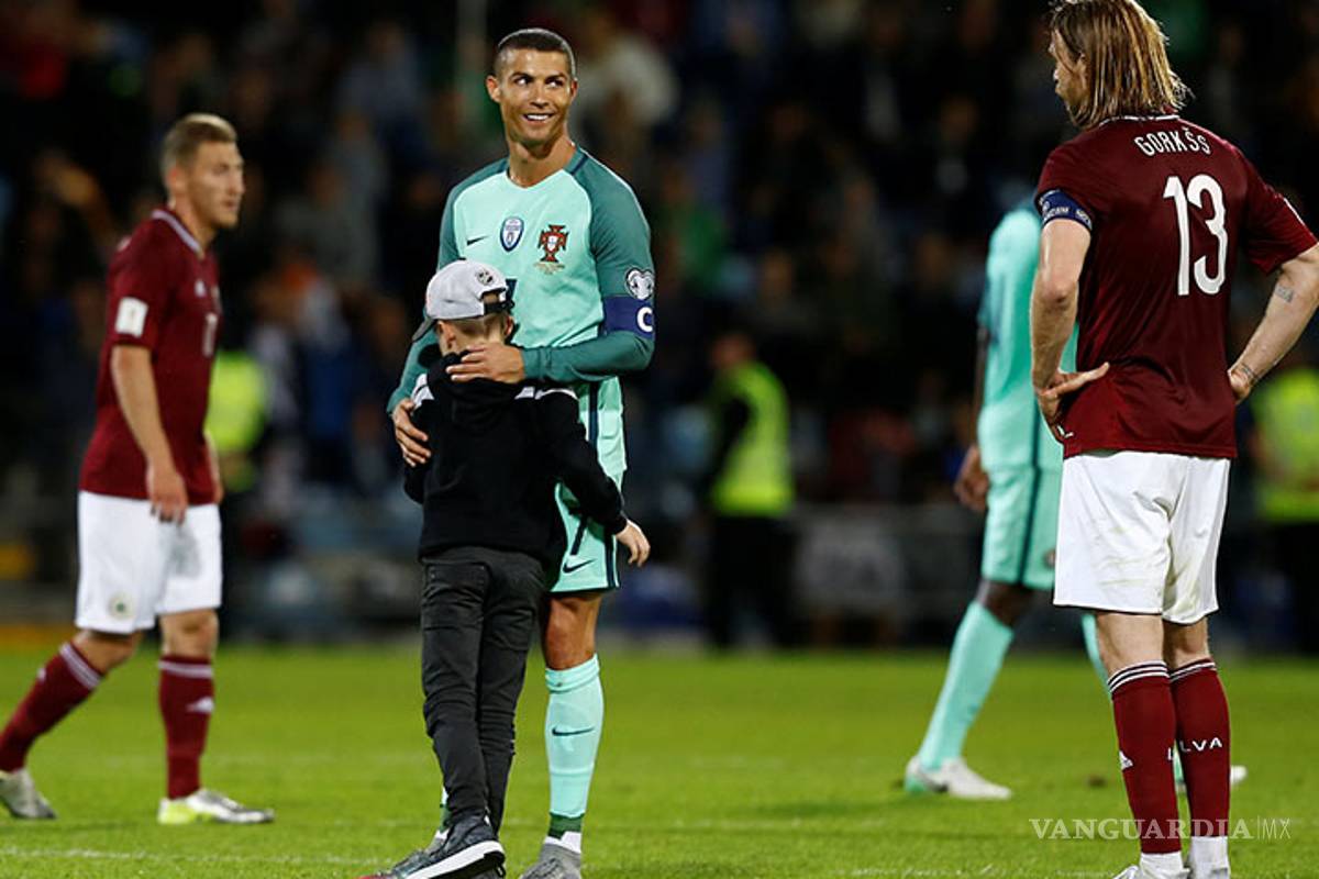 El gesto noble de Cristiano con un niño