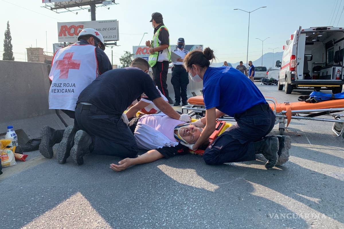 Es atropellada en lea al cruzarse ‘a la brava’ mujer es reportada como grave