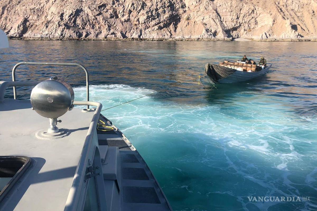 Semar encuentra embarcación abandonada con 2 toneladas de droga en Sonora