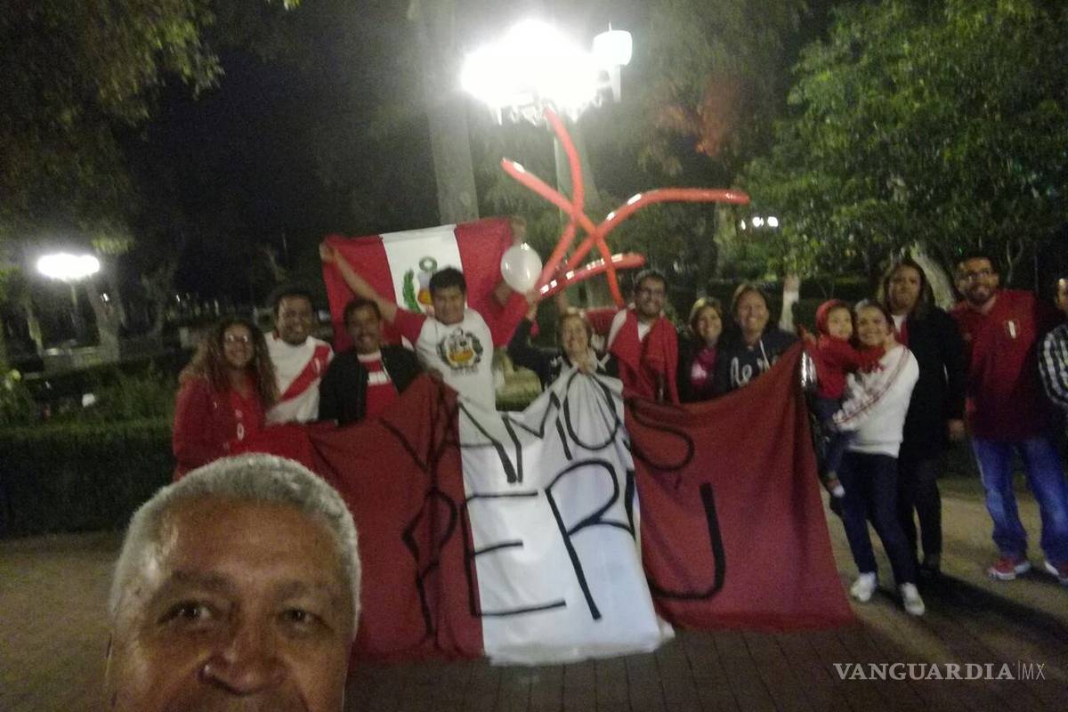 Peruanos acuden a la Alameda por pase al Mundial