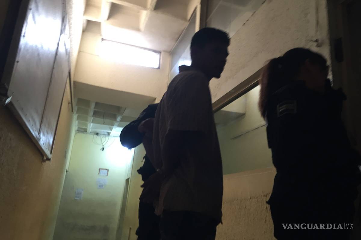 Sorprenden a delincuentes en arroyo con mercancía robada