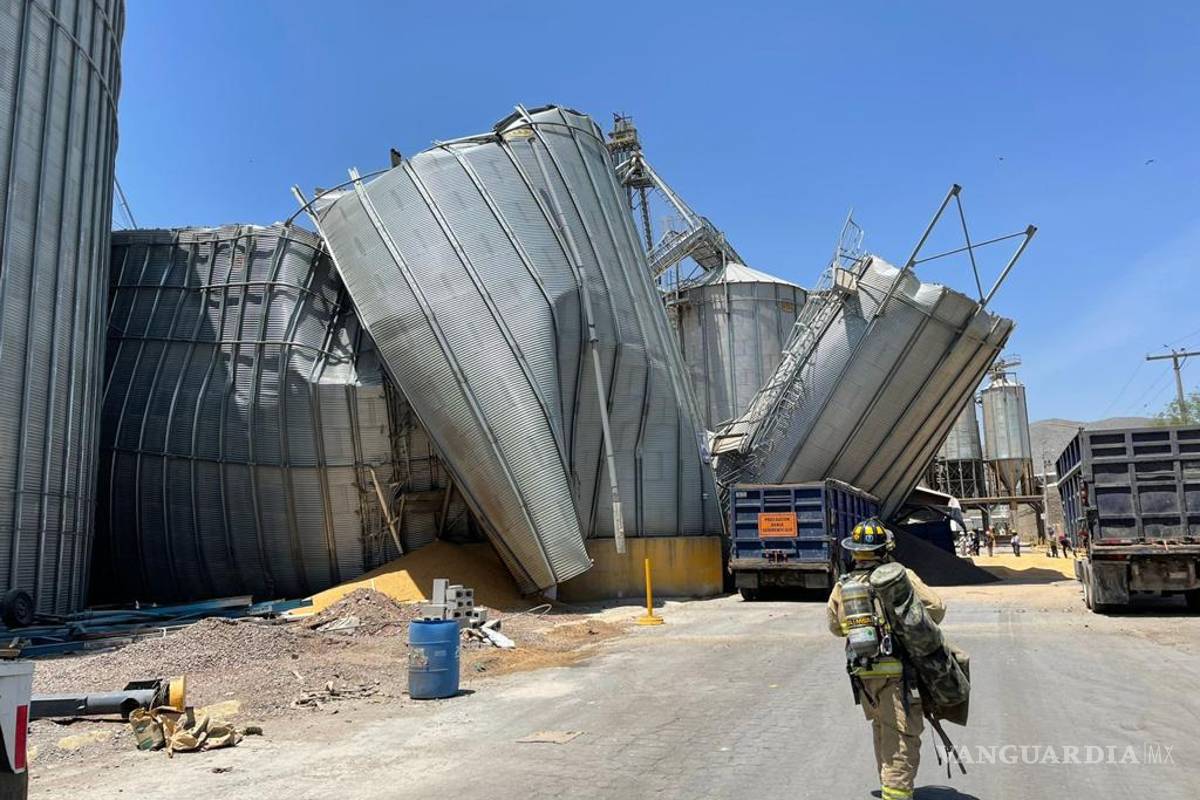Sigue un trabajador atrapado tras colapso de silos en Torreón