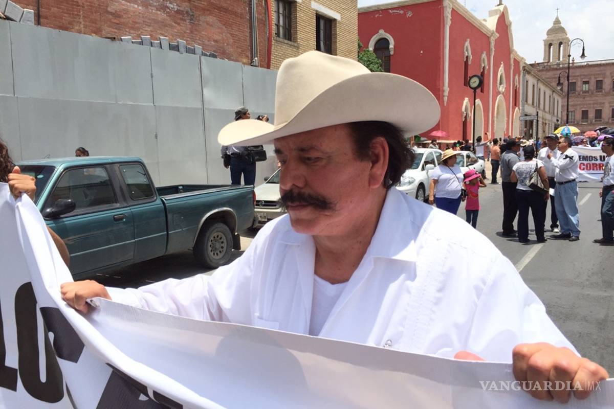 $!Grupos ciudadanos y magisteriales de Coahuila protestan por conflicto en Oaxaca (FOTOS)