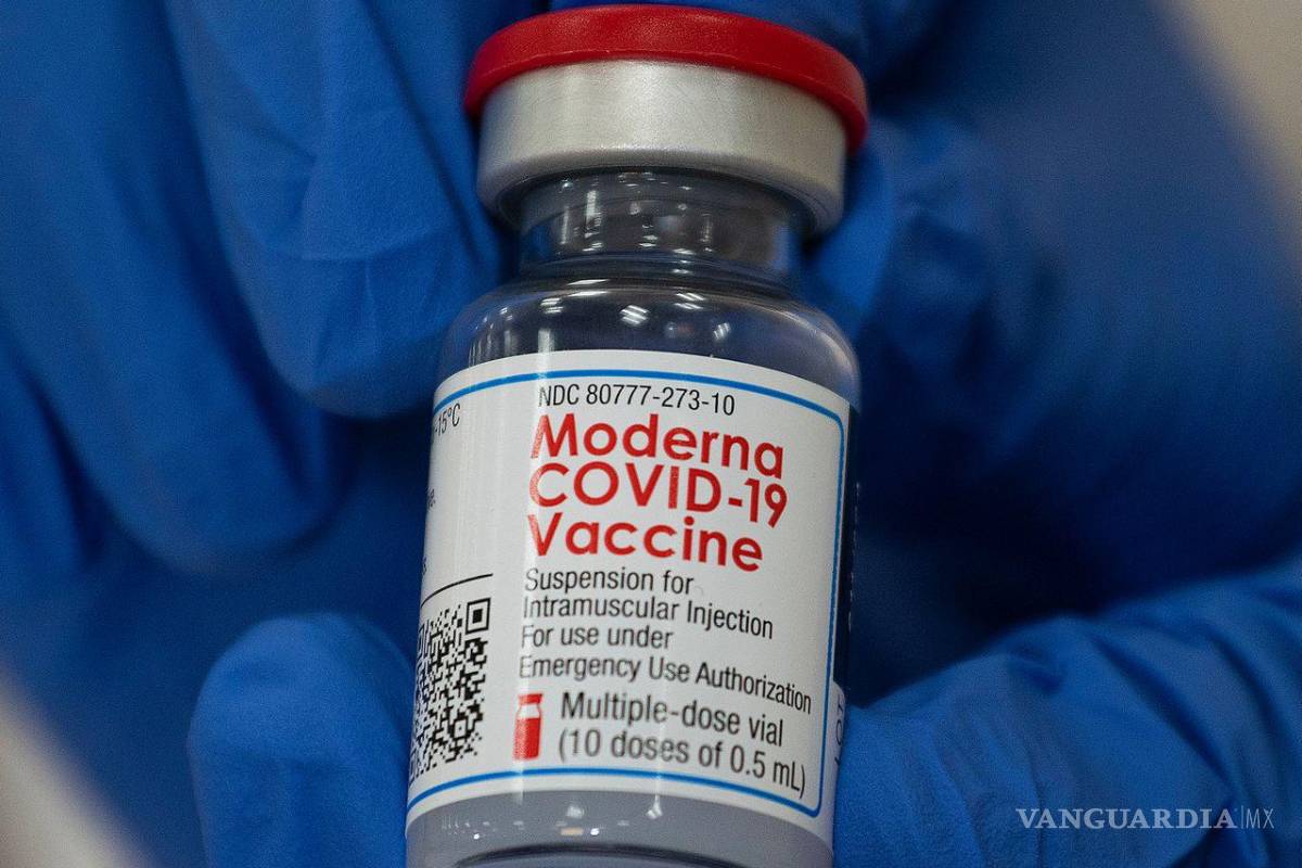 Vacuna anti-Covid de Moderna genera doble de anticuerpos que la de Pfizer, según estudio