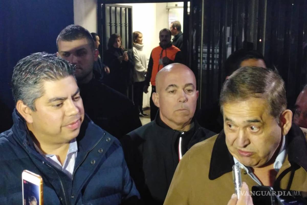 Alonso Ancira pide a Napoleón Gómez Urrutia no 'alborotar' a los obreros de AHMSA