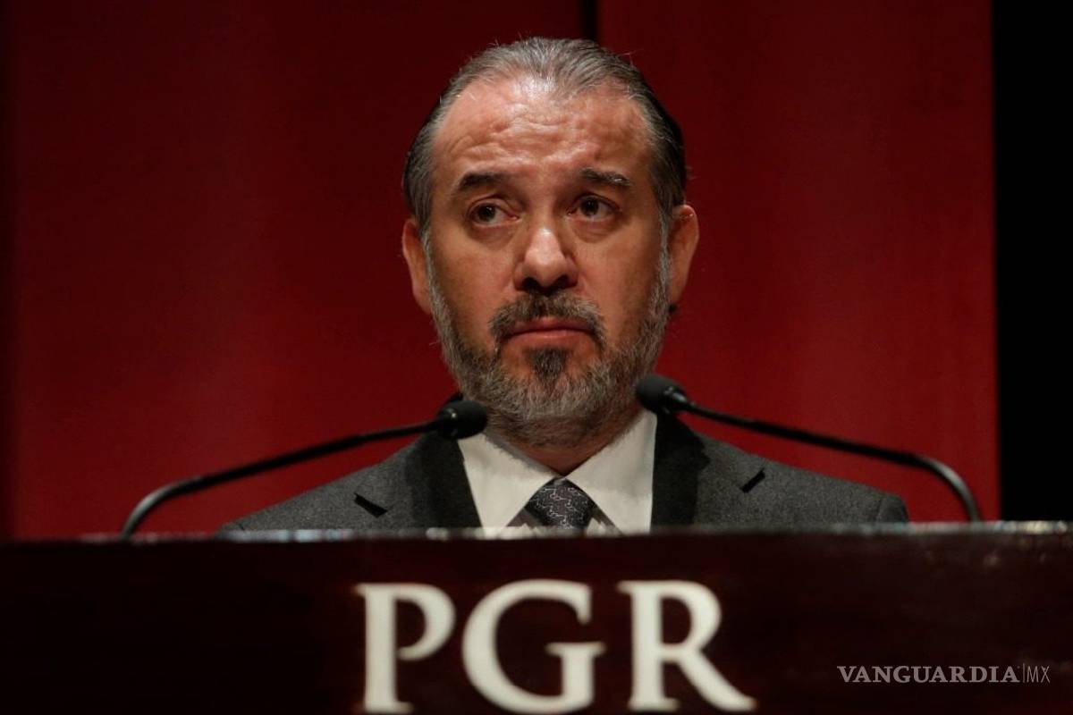 Raúl Cervantes presenta su renuncia a la PGR