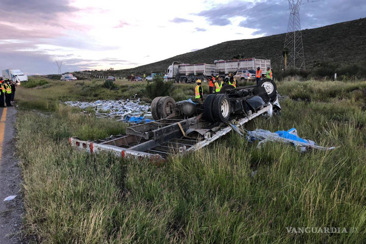 Mueren prensadas dos personas en accidente en la Carretera Torreón-Saltillo
