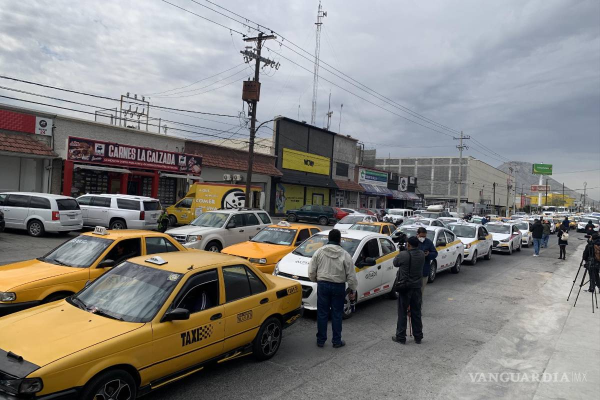 Protestan taxistas de Saltillo exigiendo estímulos fiscales; piden cumplir acuerdos por InDriver y DiDi