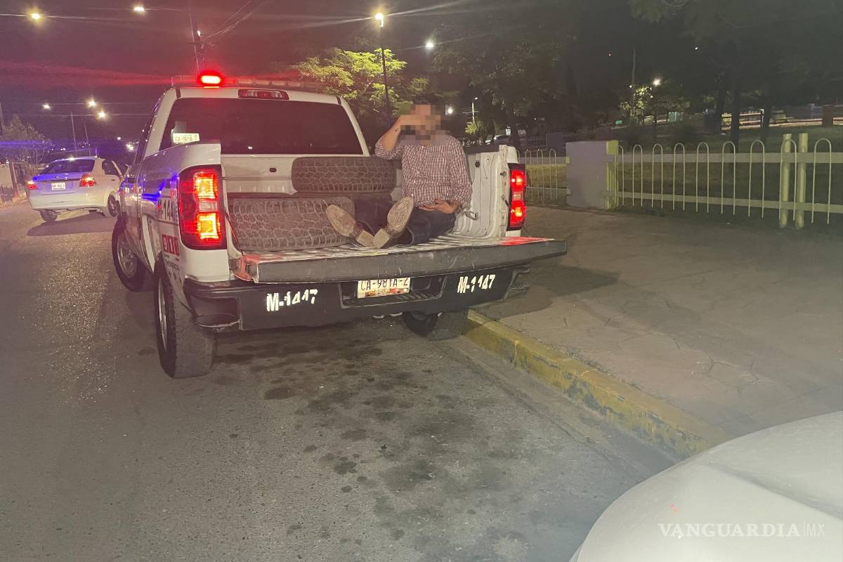 Sujeto en estado de ebriedad colisiona; dice ser empleado del Ayuntamiento de Saltillo