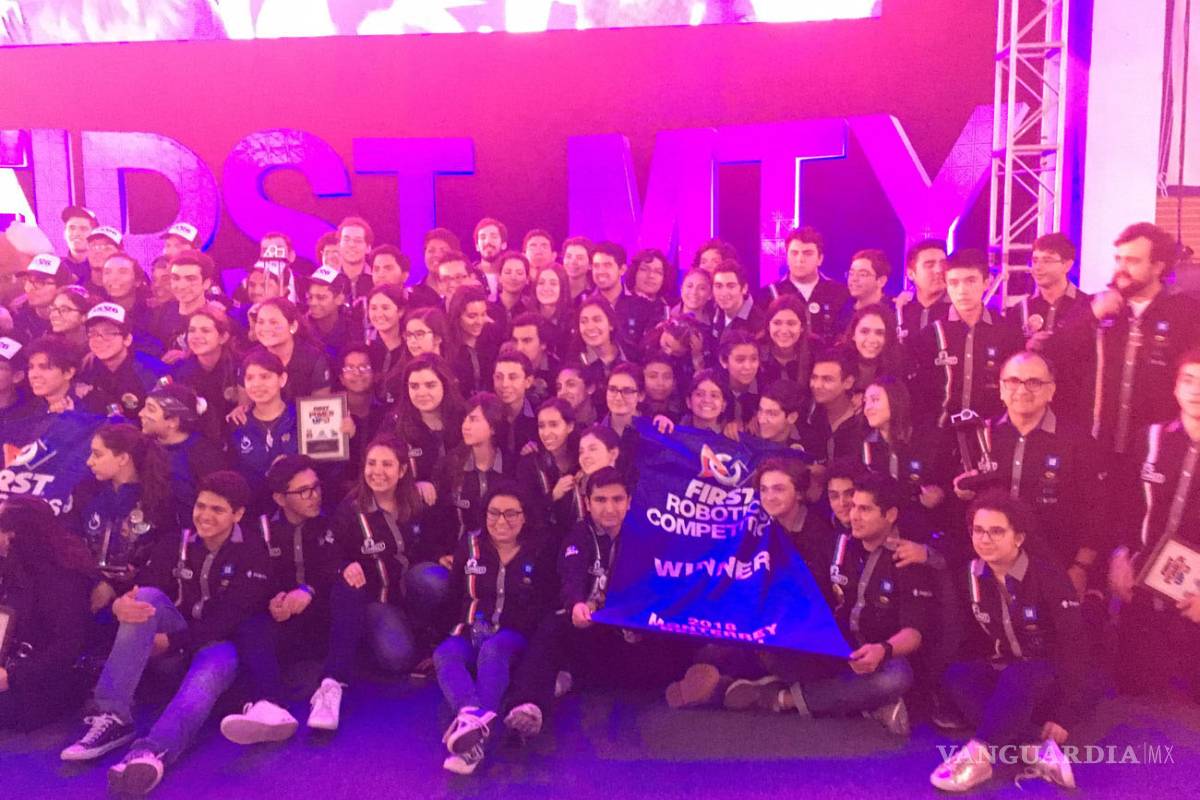 Saltillenses van a concurso de robótica
