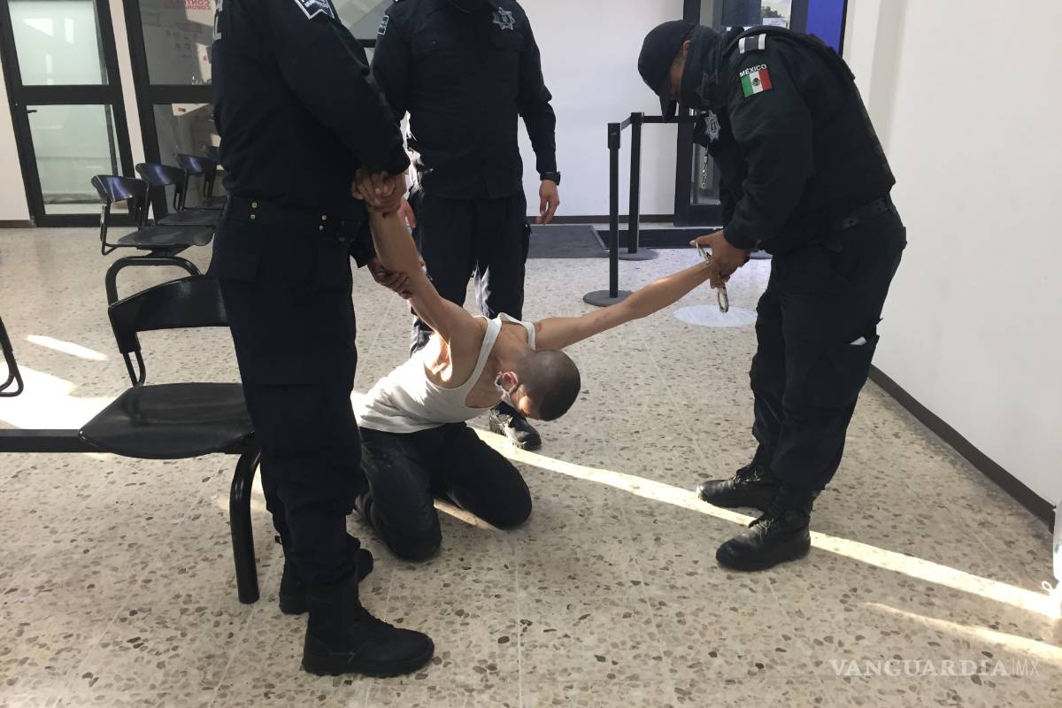 Intoxicado, joven se entrega a las autoridades en Saltillo