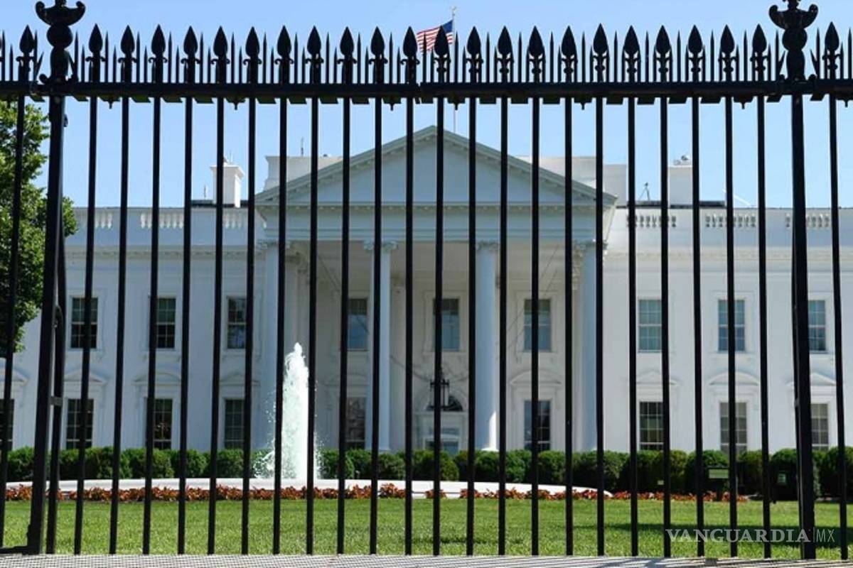 Reportan que un hombre se prendió fuego en frente de la Casa Blanca (VIDEO)