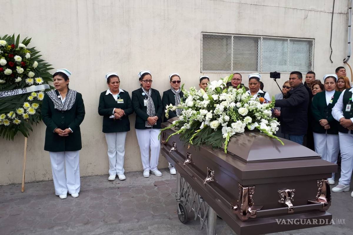 Despiden en el IMSS de Monclova a madre e hija que fallecieron embestidas por el tren