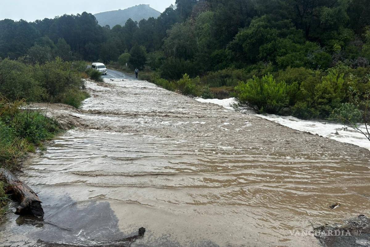 Cierran carretera interestatal 20 en Arteaga por deslaves, ante lluvias provocadas por ‘Alberto’ (video)