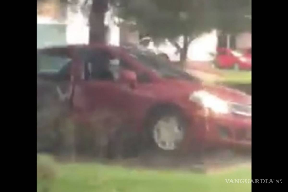 Ebrio choca una y otra vez en Sonora