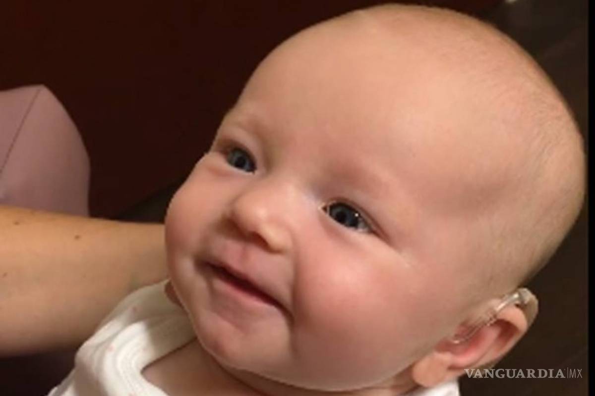 Bebé escucha la voz de su madre por primera vez