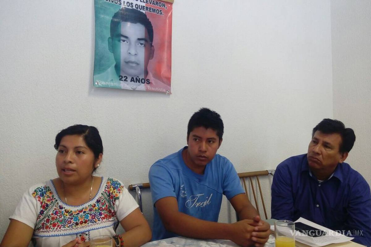 Padres de desaparecidos de Ayotzinapa celebran mitin en Torreón