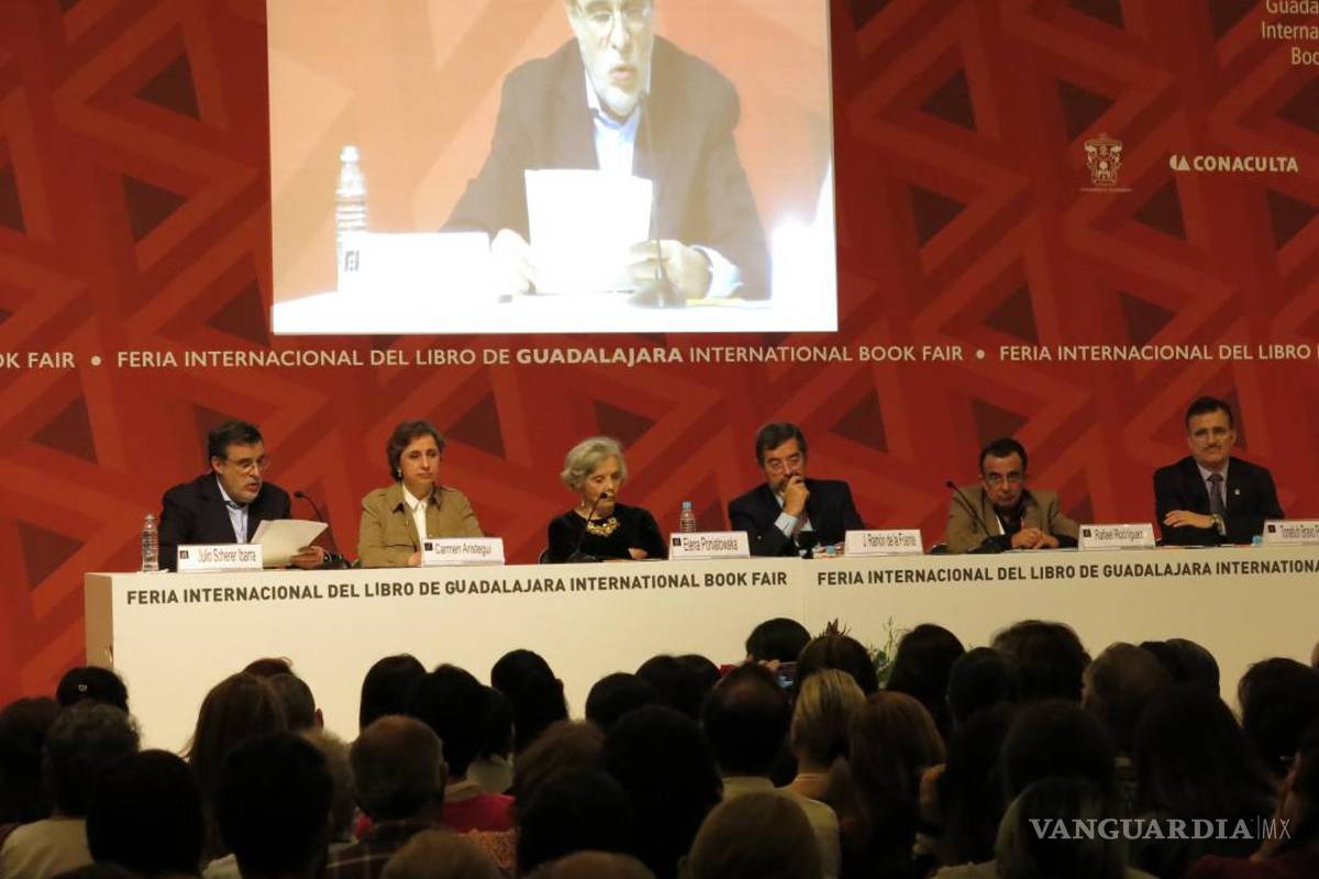 Honra Elena Poniatowska a Julio Scherer