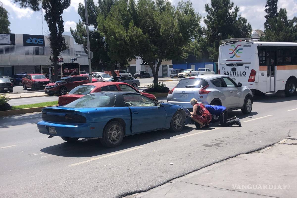 Mujer se rompe tabique nasal en choque por alcance al norte de Saltillo