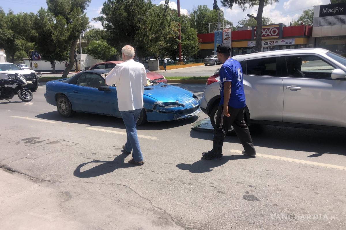 Mujer se rompe tabique nasal en choque por alcance al norte de Saltillo