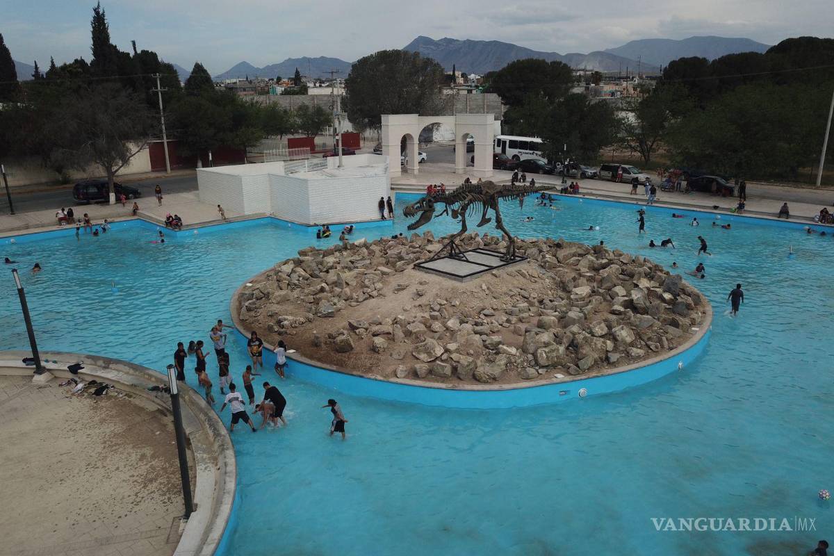 ¿Cuál calor? A días de inaugurar lago artificial de Ramos Arizpe, lo estrenan chapoteando