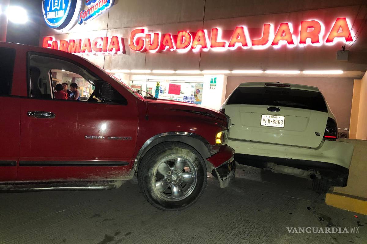 Accidente en la colonia Buenos Aires de Saltillo, deja un herido y daños materiales