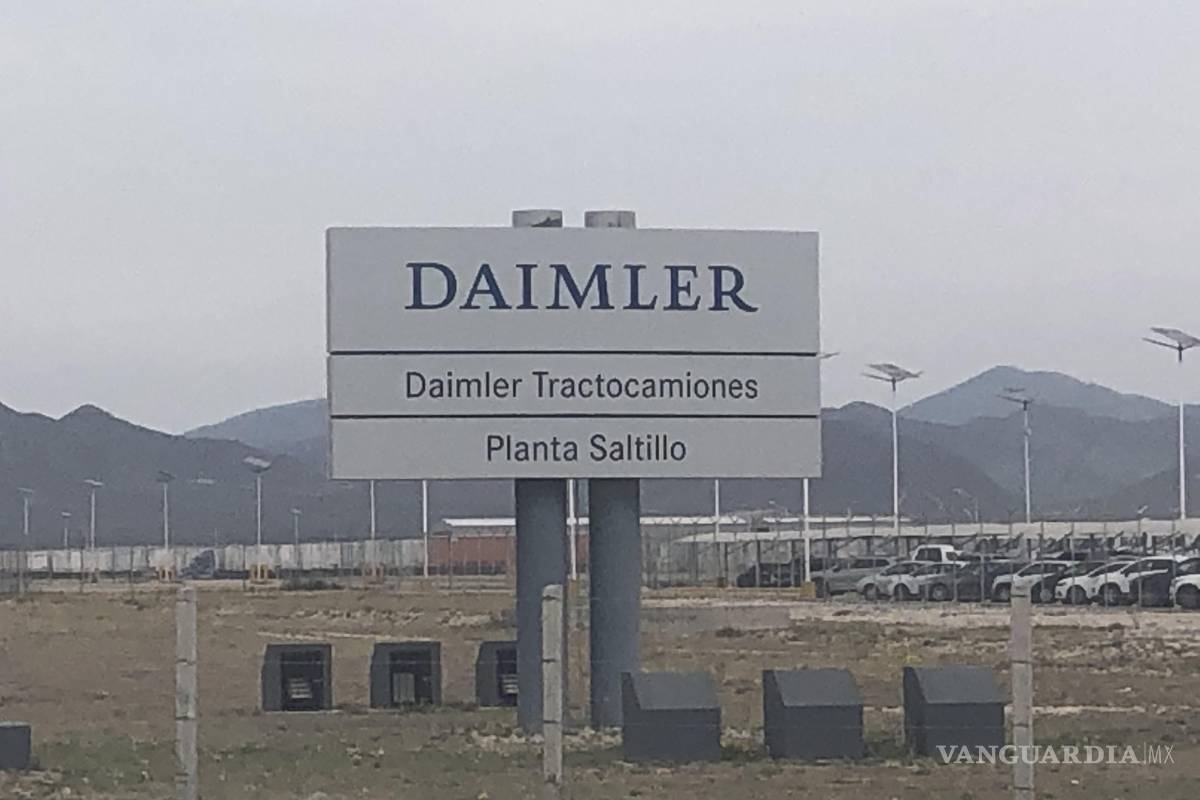 Saltillo: Confirma Daimler paro en línea de producción por 19 días