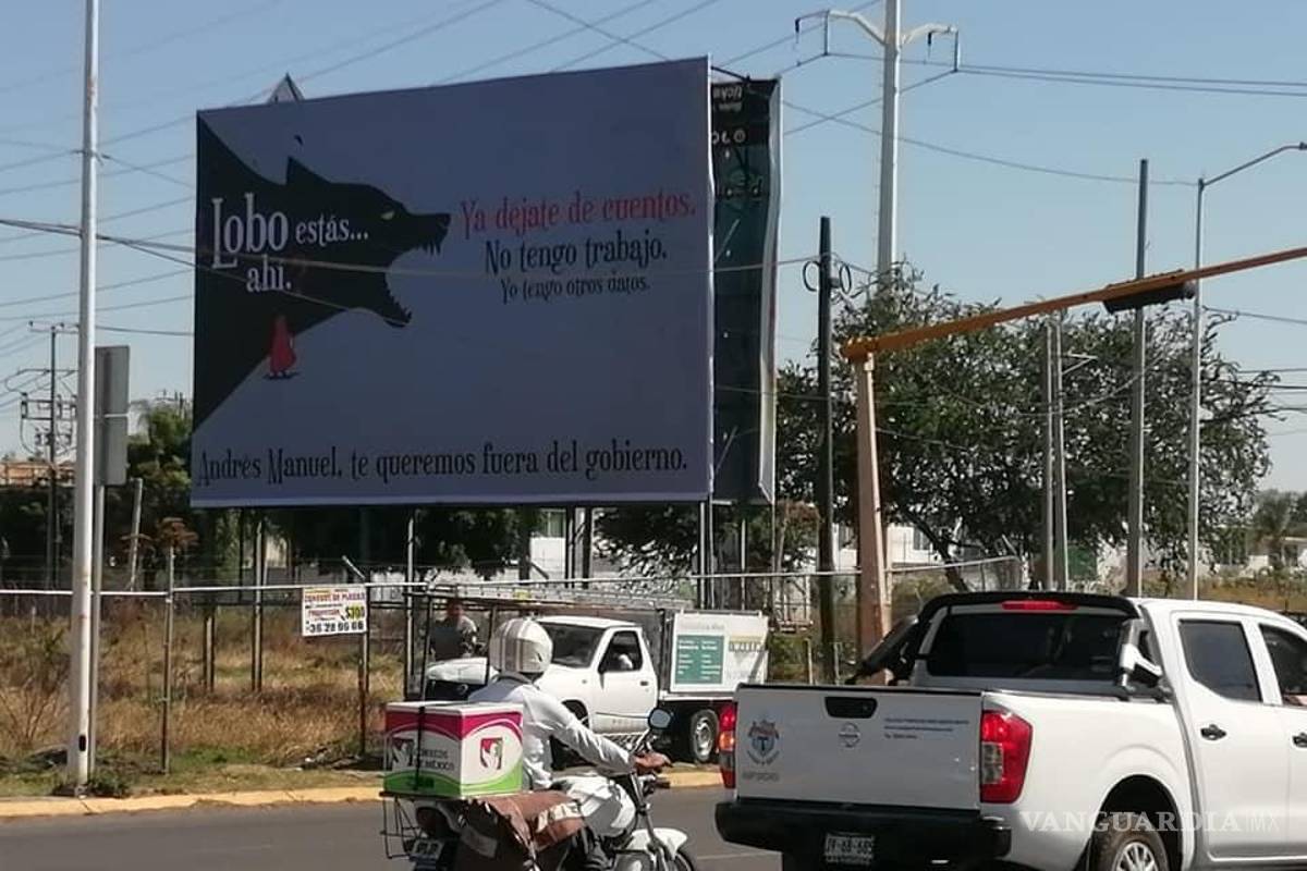Aparecen espectaculares contra AMLO en Guadalajara, ¿quién los financia?