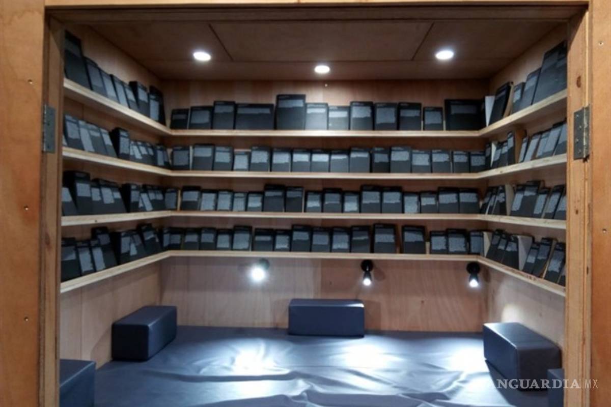 $!Artista española reúne en instalación 200 libros prohibidos en la historia