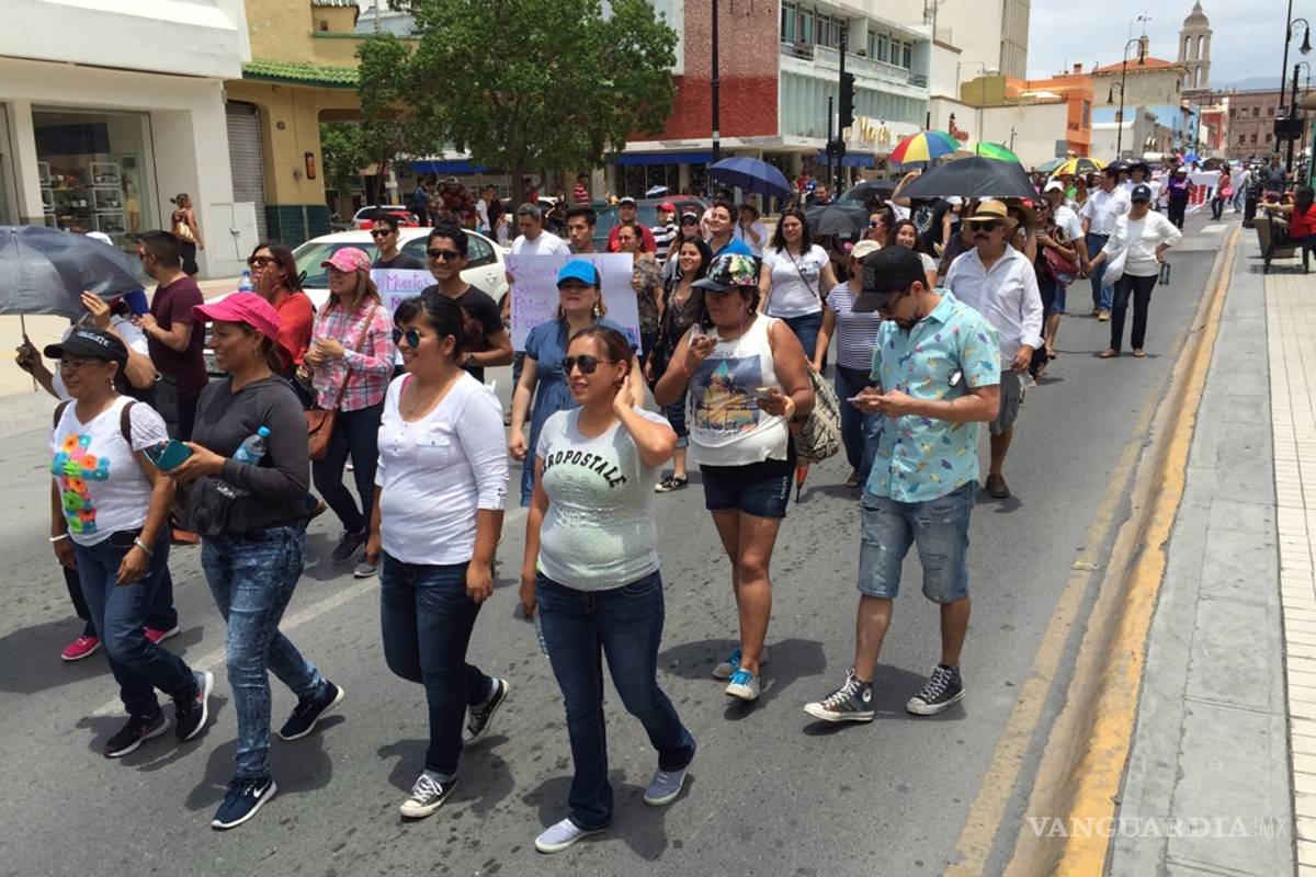 $!Grupos ciudadanos y magisteriales de Coahuila protestan por conflicto en Oaxaca (FOTOS)