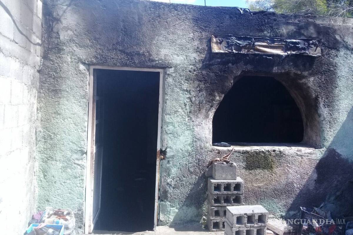 Quería eliminar garrapatas y se le quema toda la casa