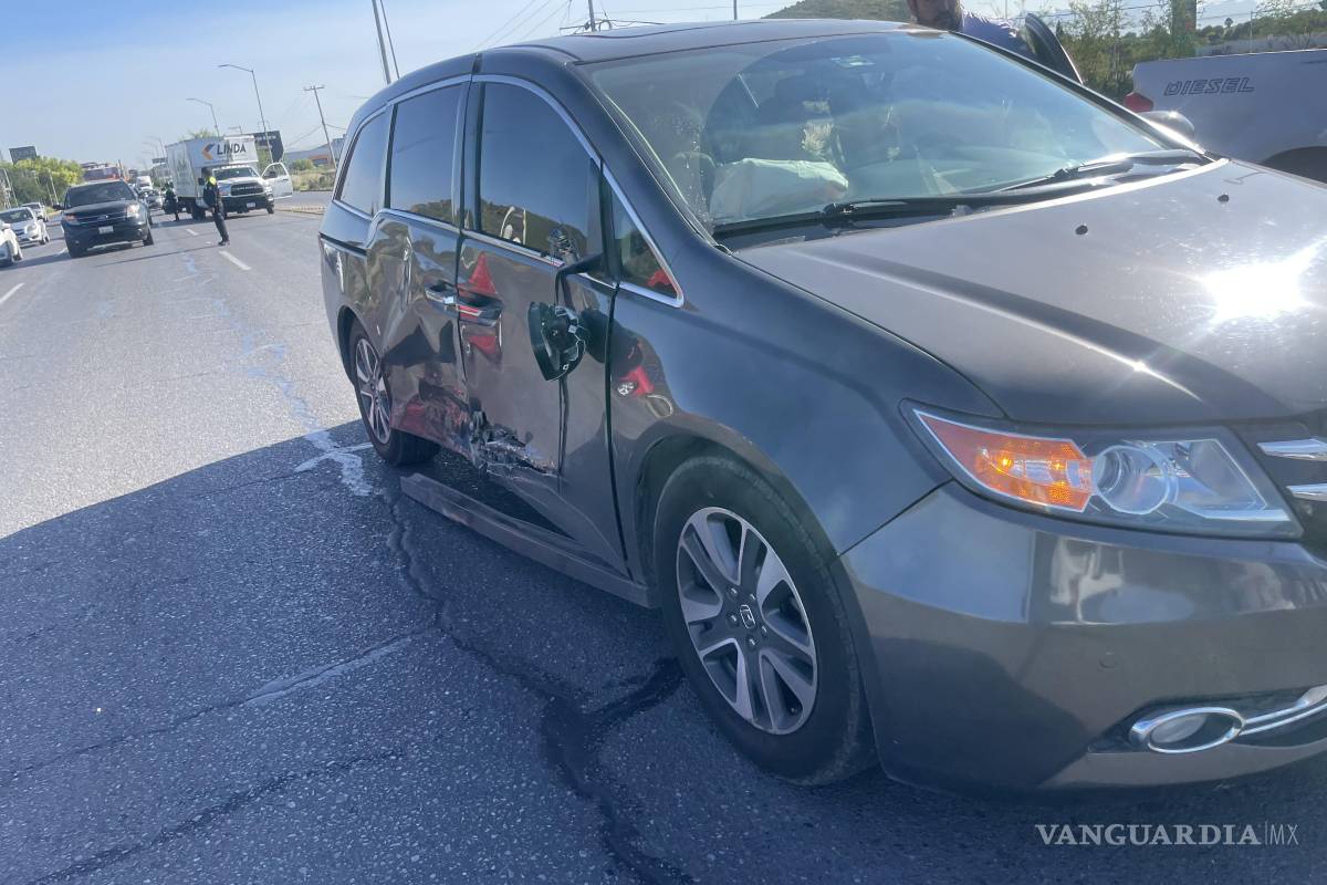 Saltillo: camión le cierra el paso y provoca choque en V. Carranza