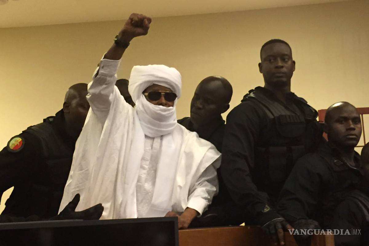 Dictan cadena perpetua a ex dictador africano Hissène Habré