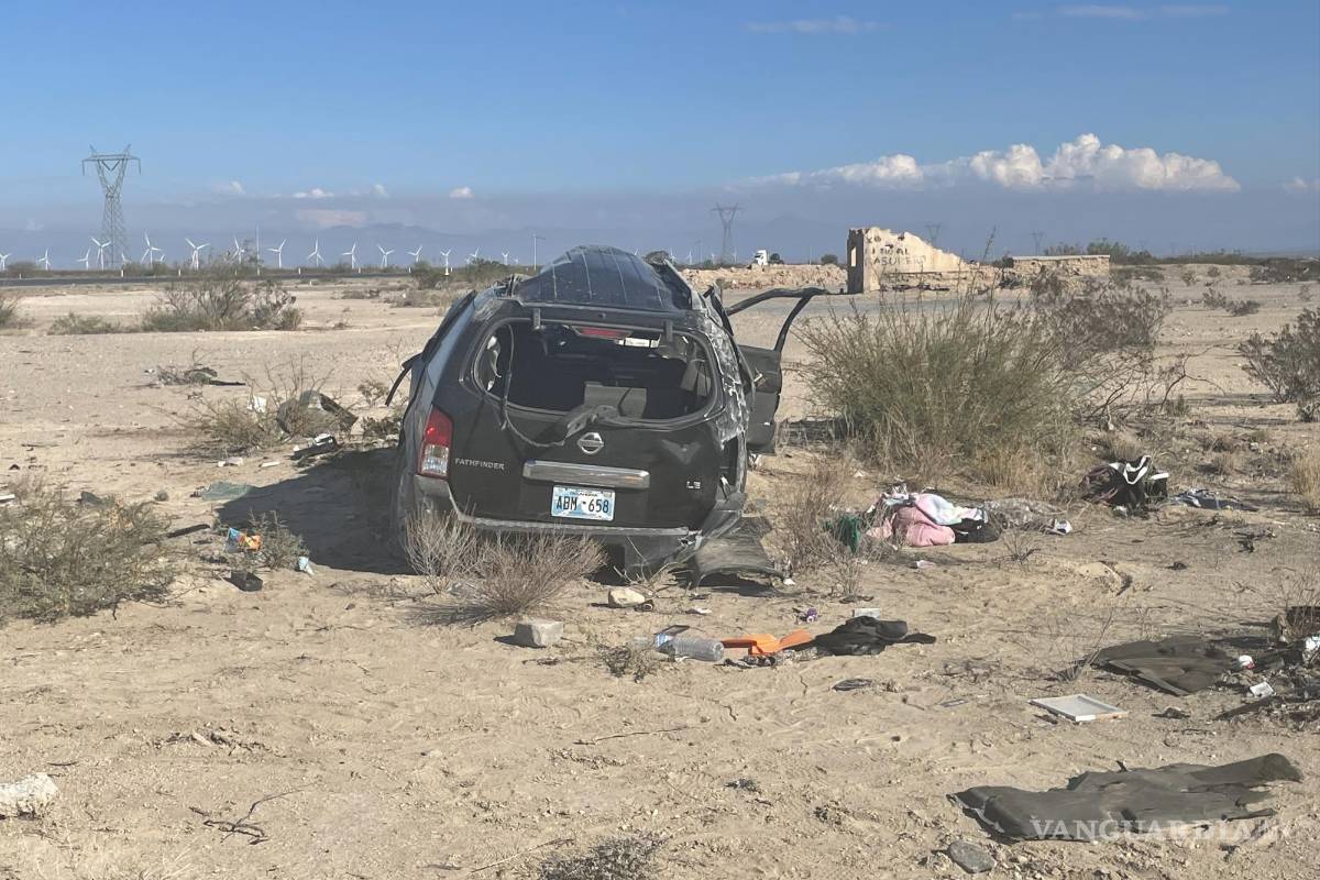 Familia de Oklahoma sufre volcadura en carretera Saltillo-Torreón; fallece joven de 18 años