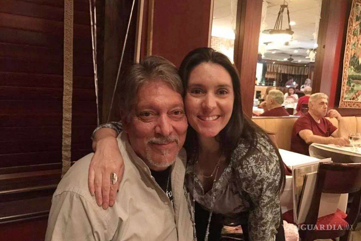 Padre e hija están juntos por primera vez después de 40 años