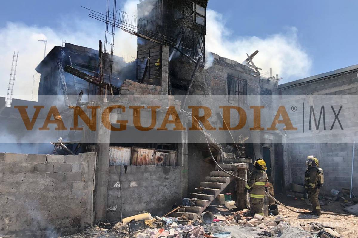 Registran fuerte incendio en casa habitación de colonia de Saltillo