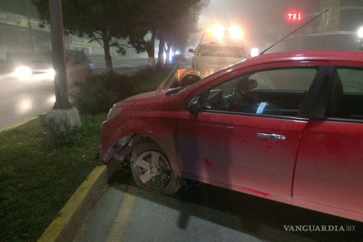 Conductor abandona su coche en Carranza después de chocar