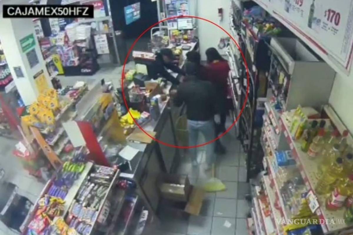 Policía logra frustrar asalto y someter a dos ladrones (video)