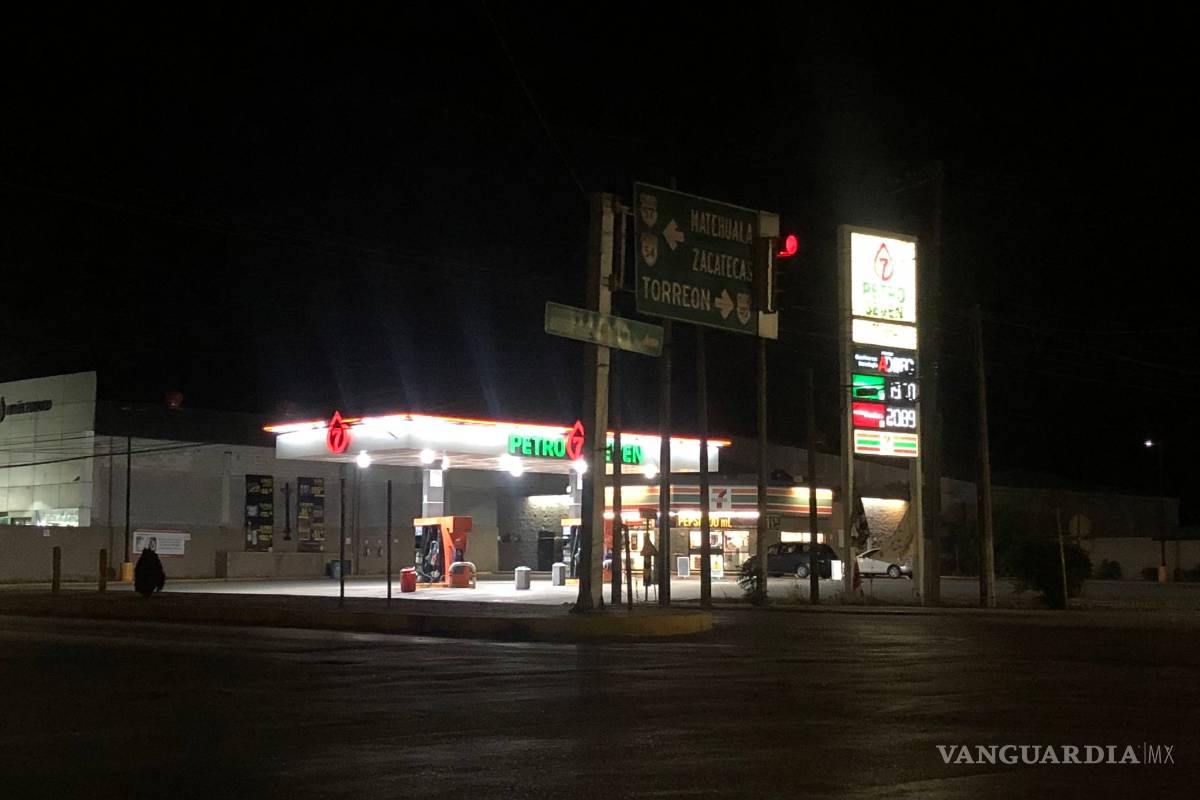 A punta de pistola, asaltan gasolinera en Saltillo