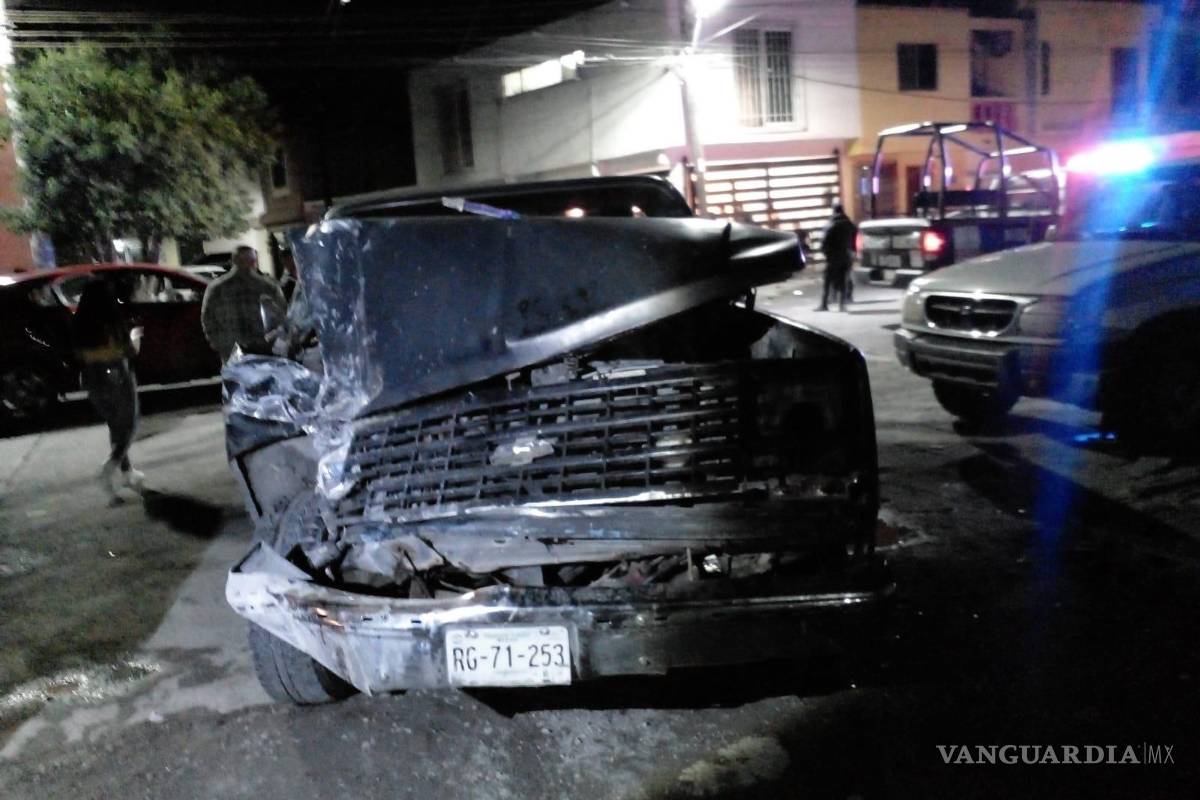 Saltillo: hombre choca su camioneta y lo riñen pandilleros en la colonia Lucio Blanco