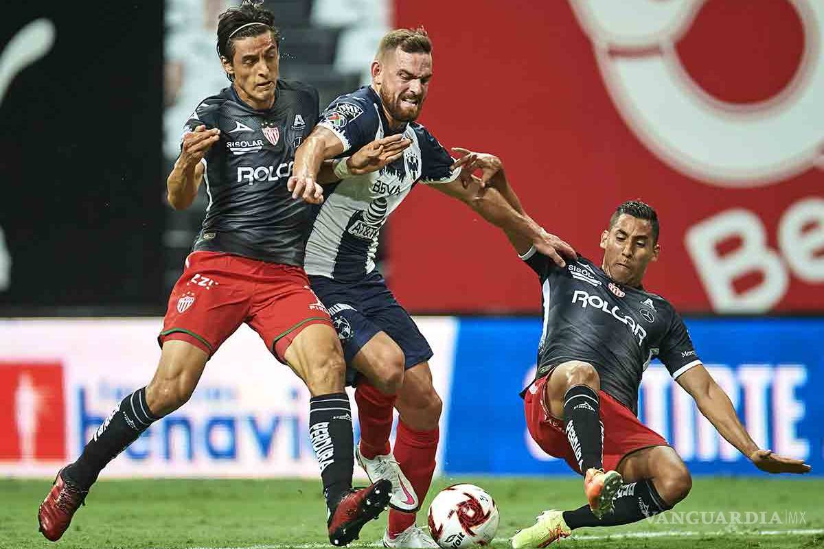 Necaxa le roba el empate a Monterrey