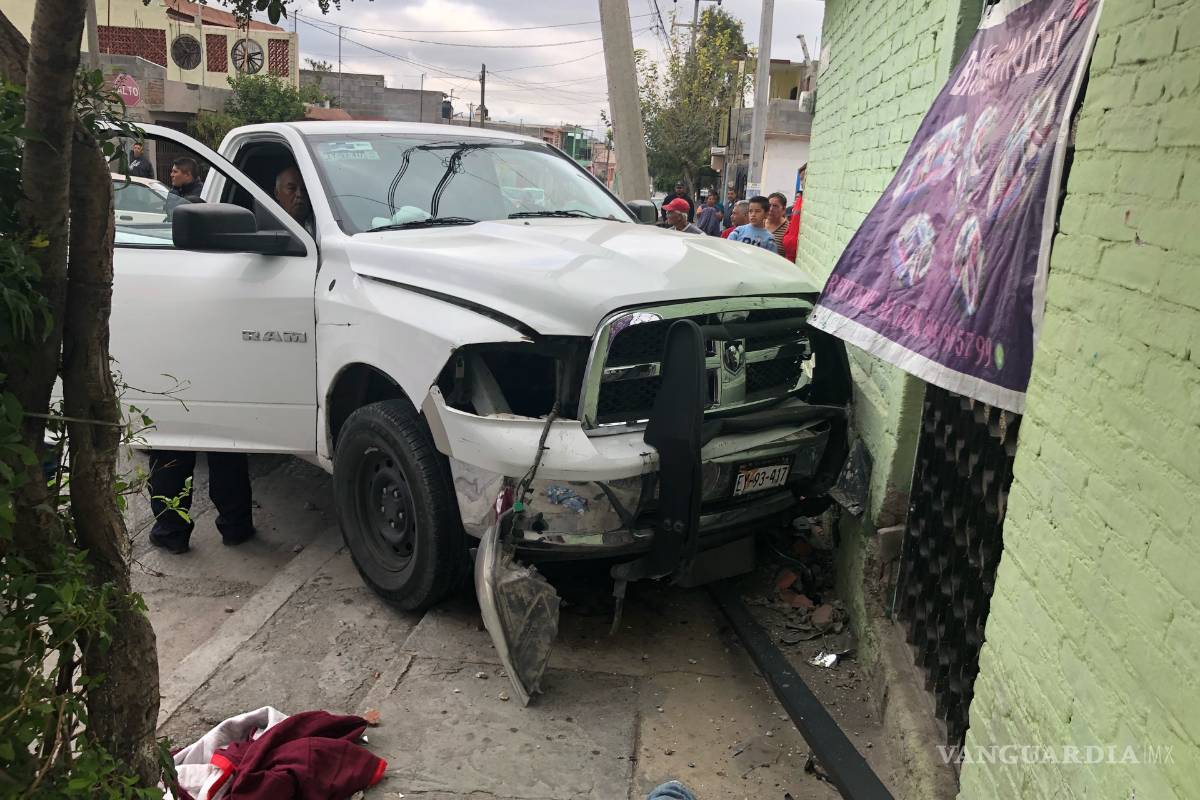 Joven termina prensado por elemento de la Fiscalía en colonia de Saltillo