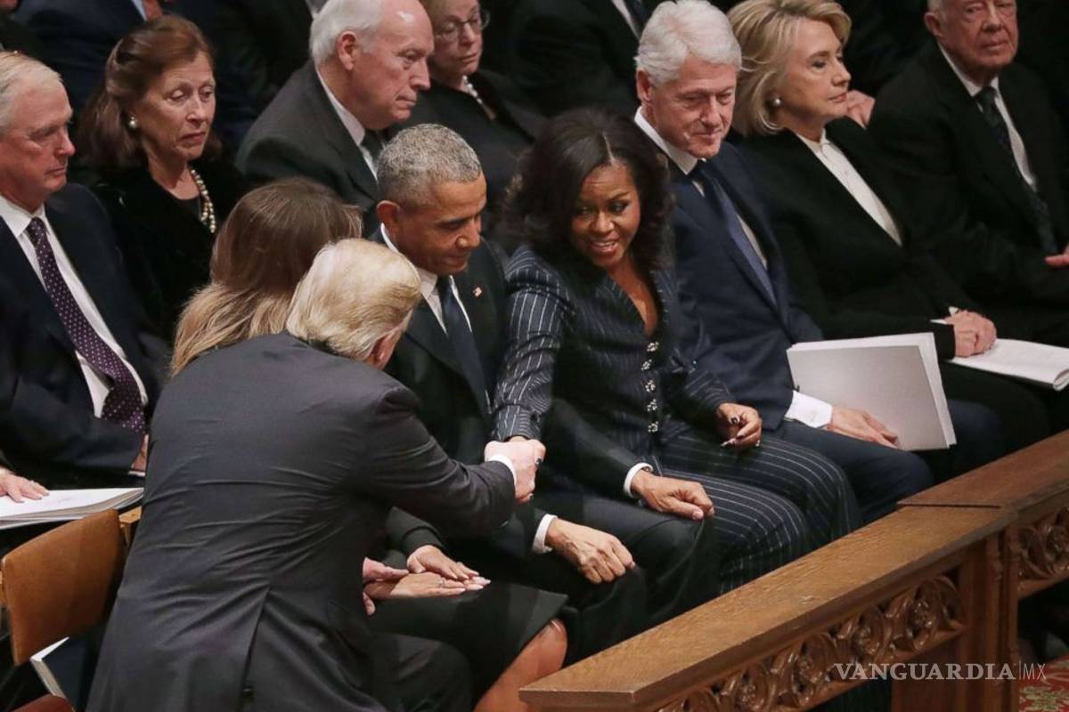 El incómodo saludo de Donald Trump en funeral de George H. W. Bush